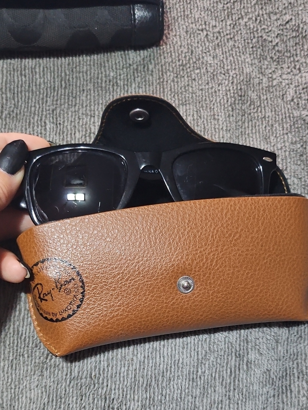 Rayban Wayfarer Mens Sunglasses With Case .Please Read